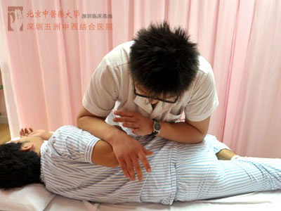 龙氏正骨手法复位治疗腰椎病